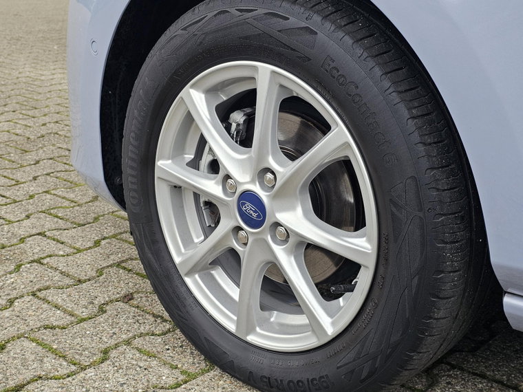 Vehicle Image 32