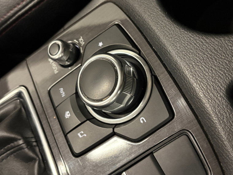 Vehicle Image 32