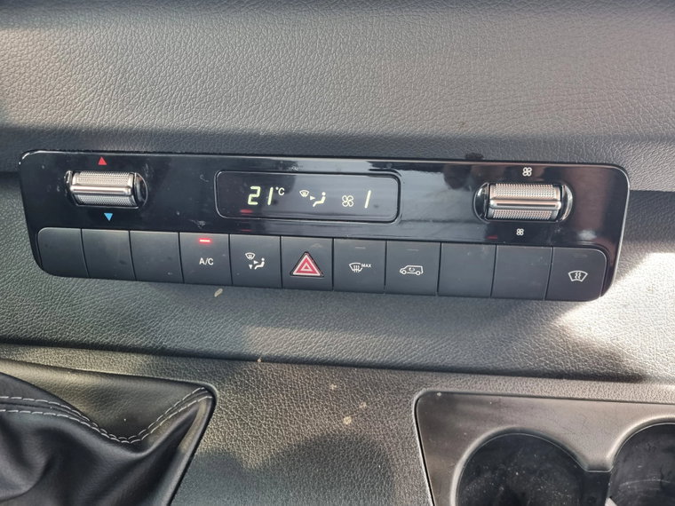 Vehicle Image 26