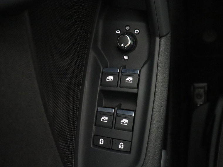 Vehicle Image 34