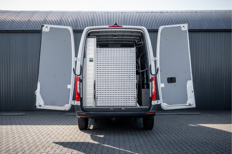 Vehicle Image 9