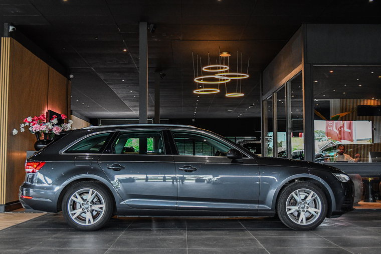 Vehicle Image 6