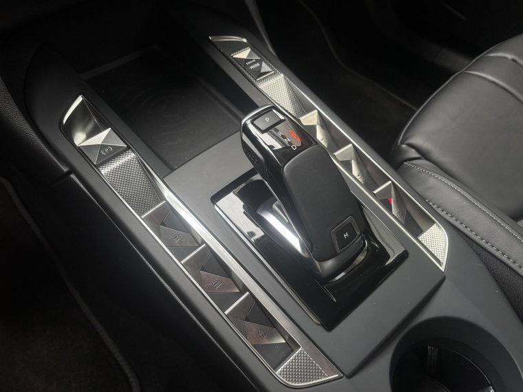 Vehicle Image 32