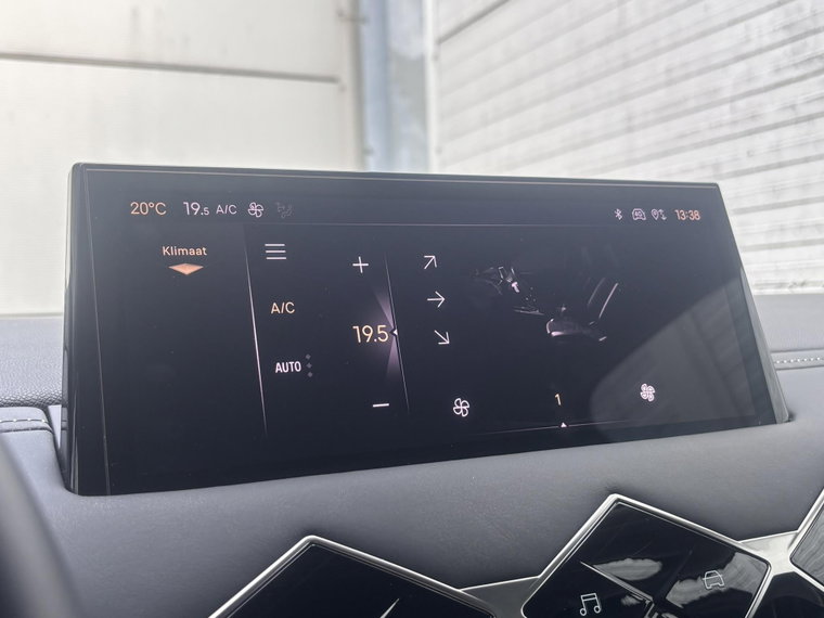 Vehicle Image 42