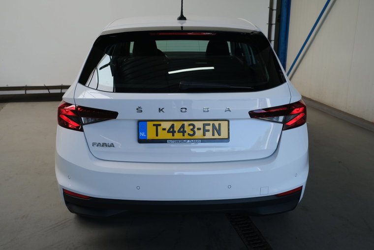 Vehicle Image 6