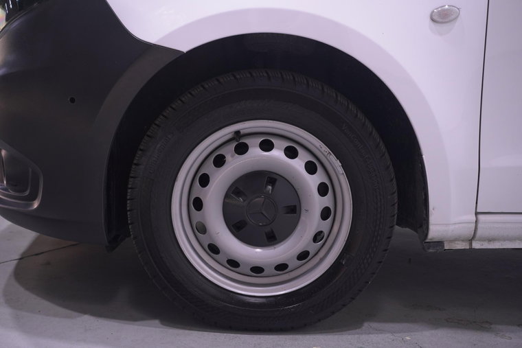 Vehicle Image 17