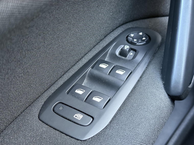 Vehicle Image 29