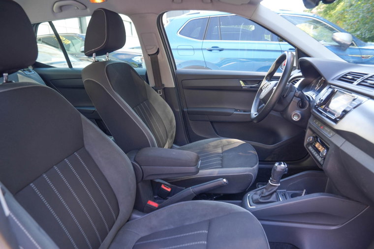 Vehicle Image 19
