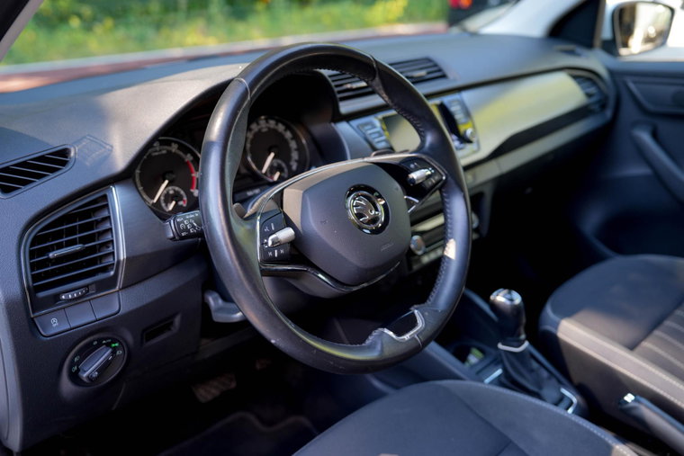 Vehicle Image 6