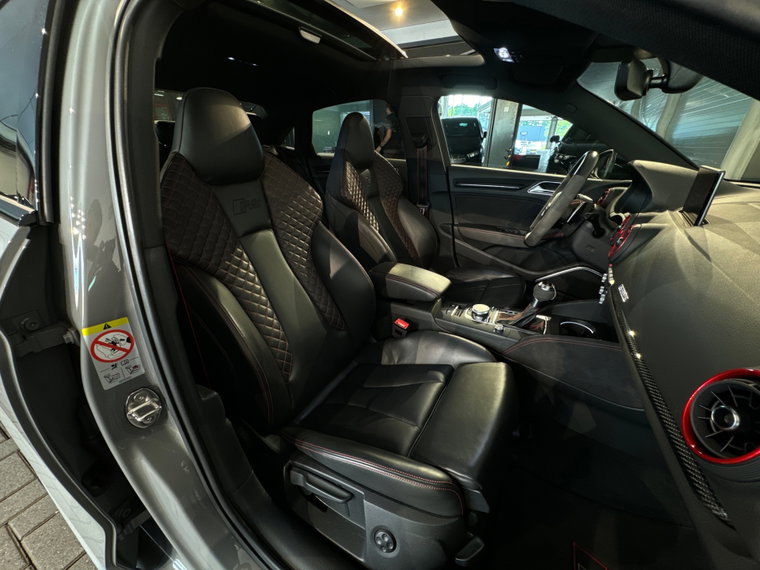 Vehicle Image 32