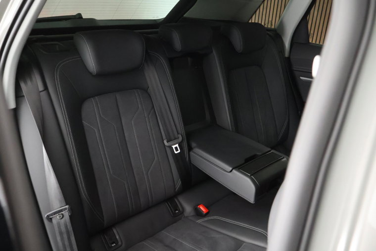 Vehicle Image 33