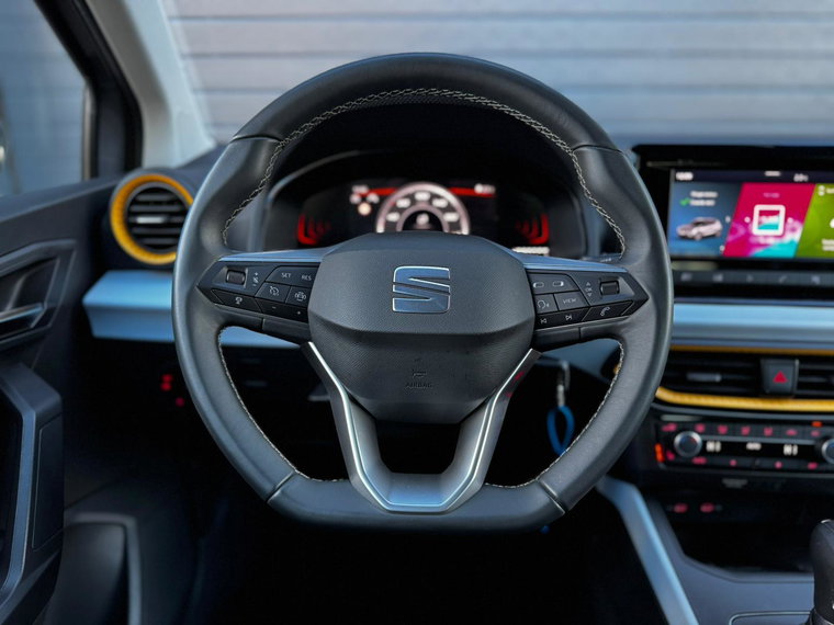 Vehicle Image 25