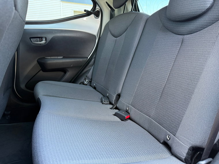 Vehicle Image 21