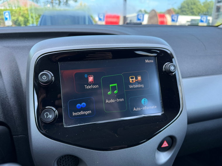 Vehicle Image 32