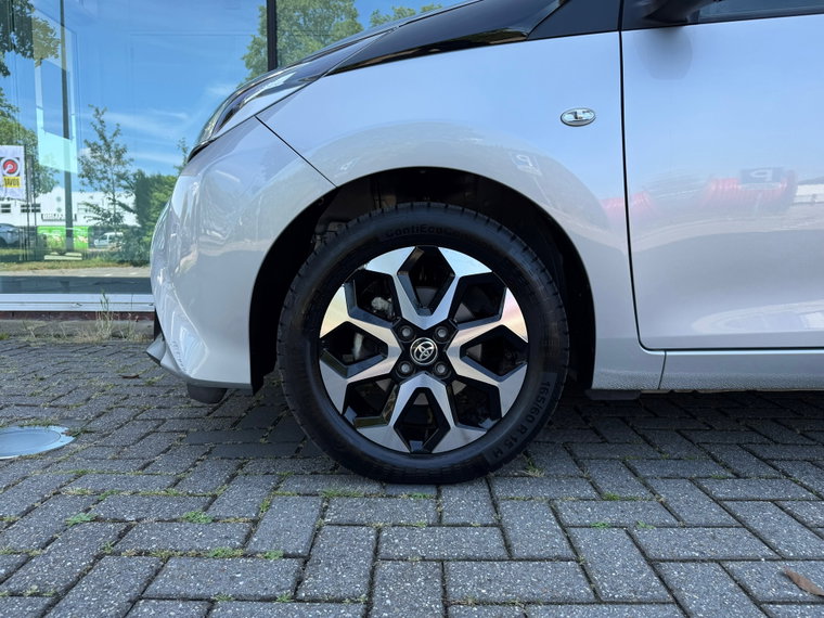 Vehicle Image 10