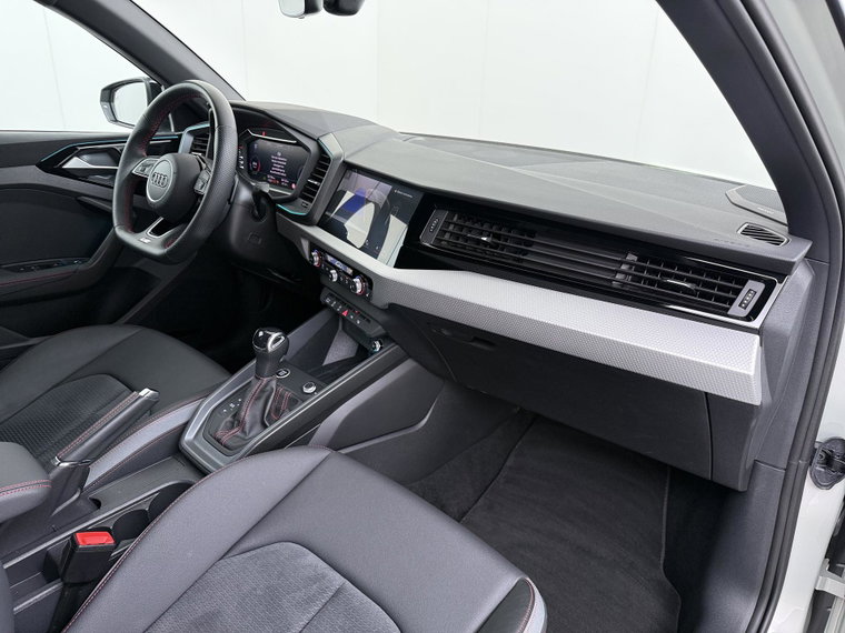 Vehicle Image 32