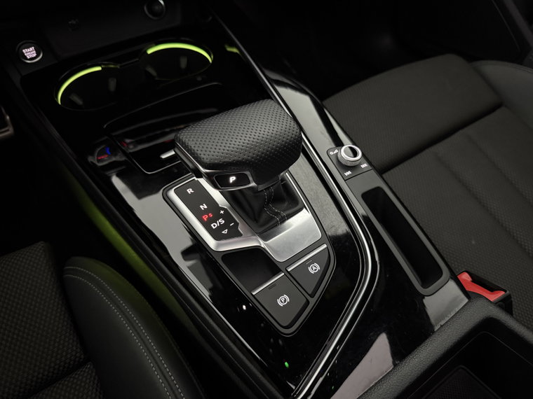 Vehicle Image 32