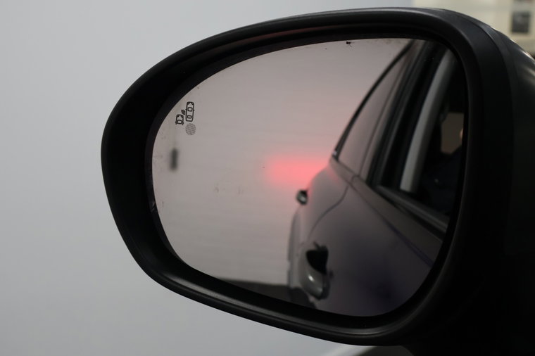 Vehicle Image 25