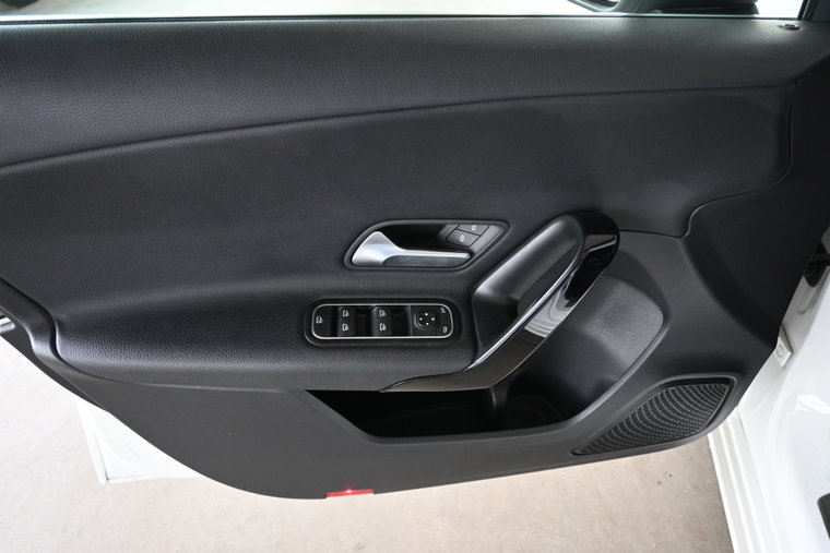 Vehicle Image 32