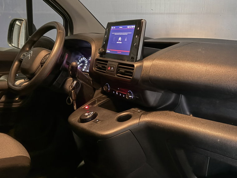 Vehicle Image 15