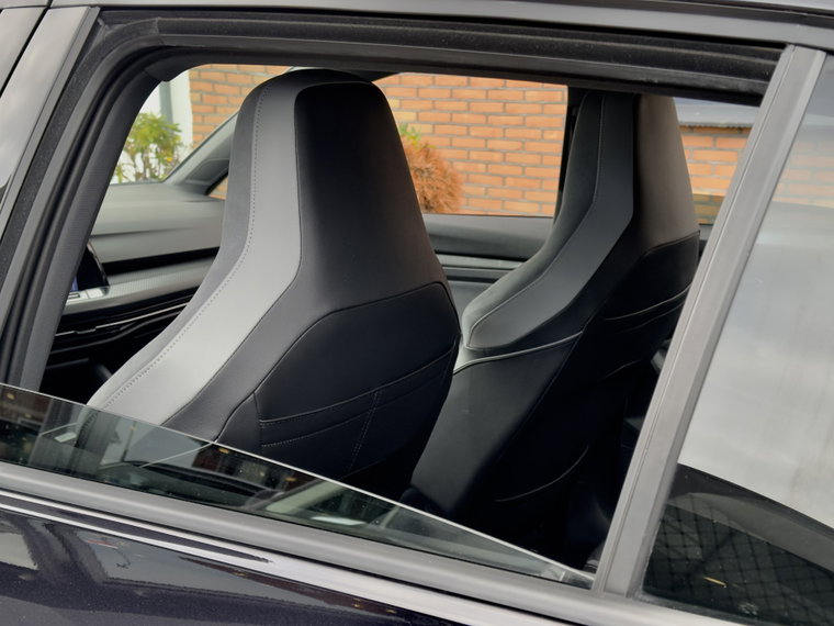 Vehicle Image 32