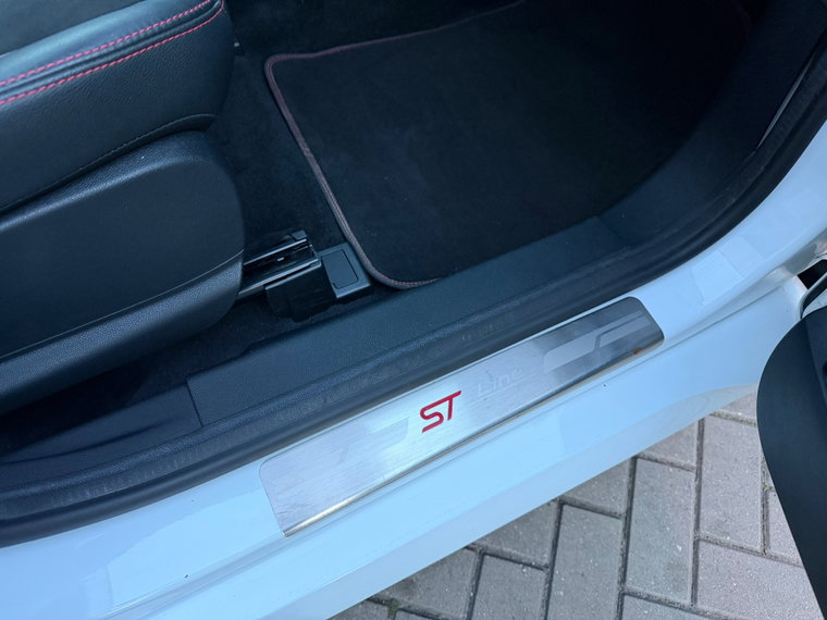 Vehicle Image 28