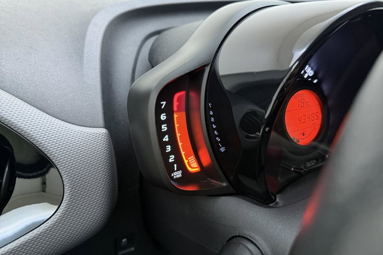 Vehicle Image 19