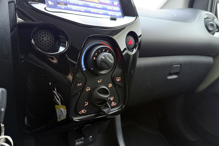 Vehicle Image 22