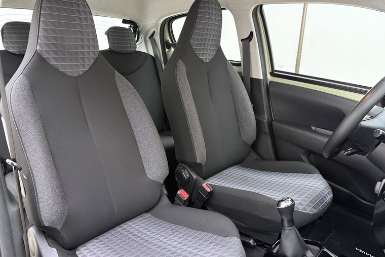 Vehicle Image 6