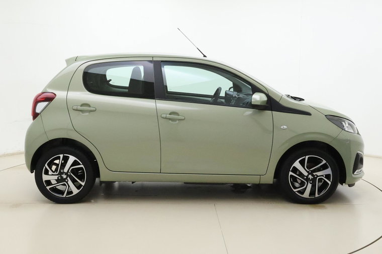Vehicle Image 11