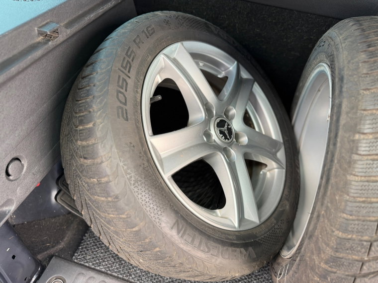 Vehicle Image 17
