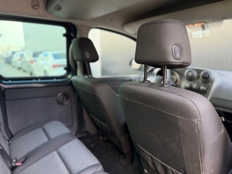 Vehicle Image 25