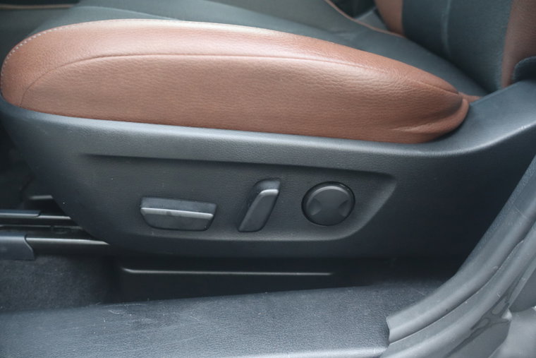 Vehicle Image 16