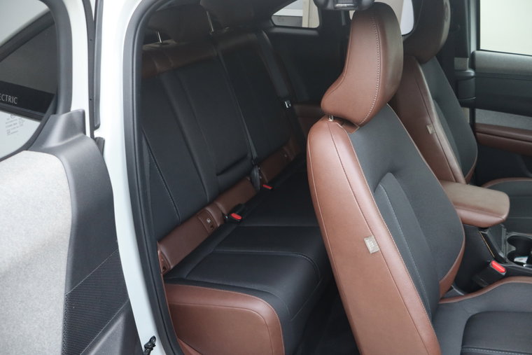 Vehicle Image 33