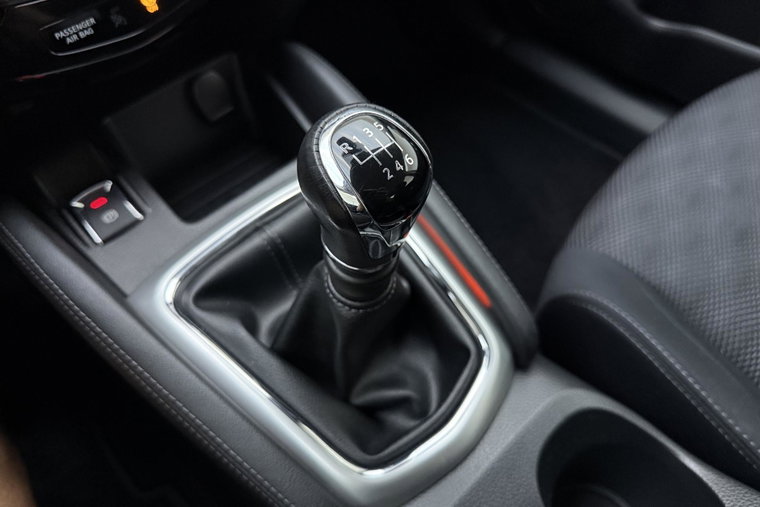 Vehicle Image 25