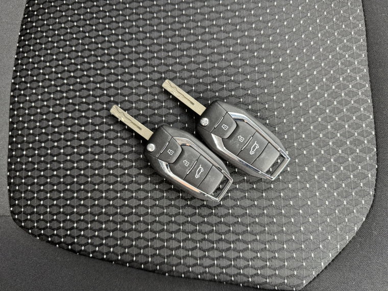 Vehicle Image 30