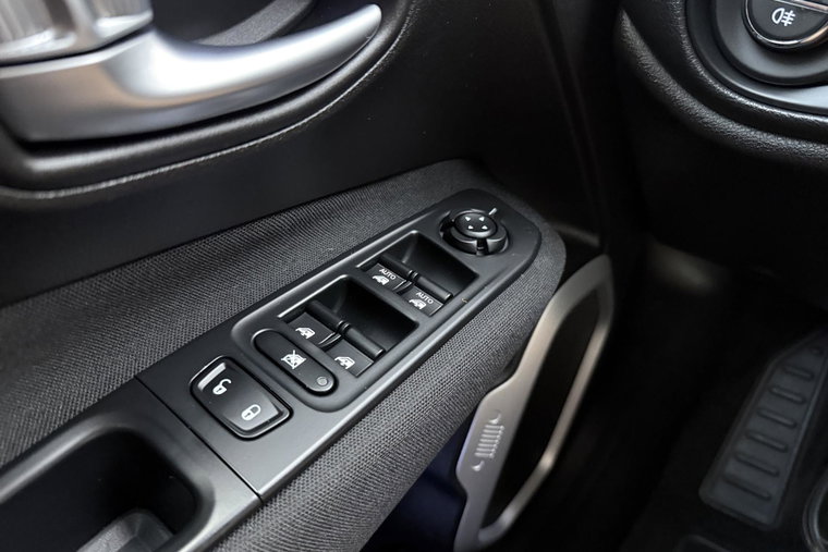 Vehicle Image 16