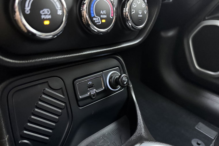 Vehicle Image 21