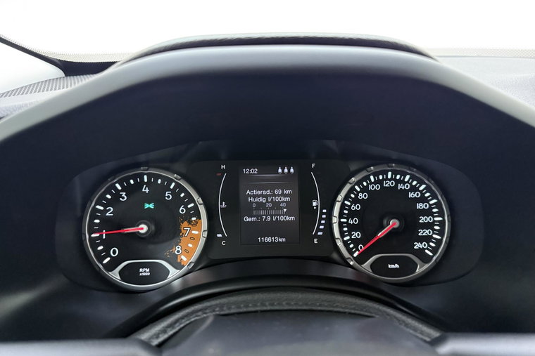 Vehicle Image 25