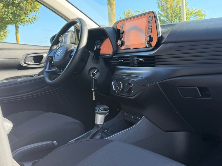 Vehicle Image 17