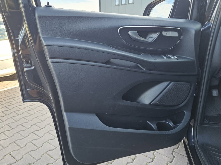Vehicle Image 24