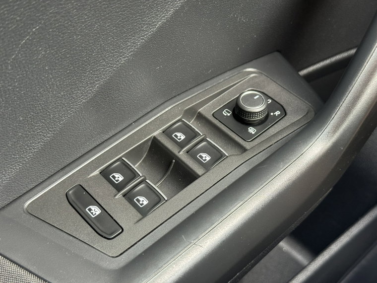 Vehicle Image 28