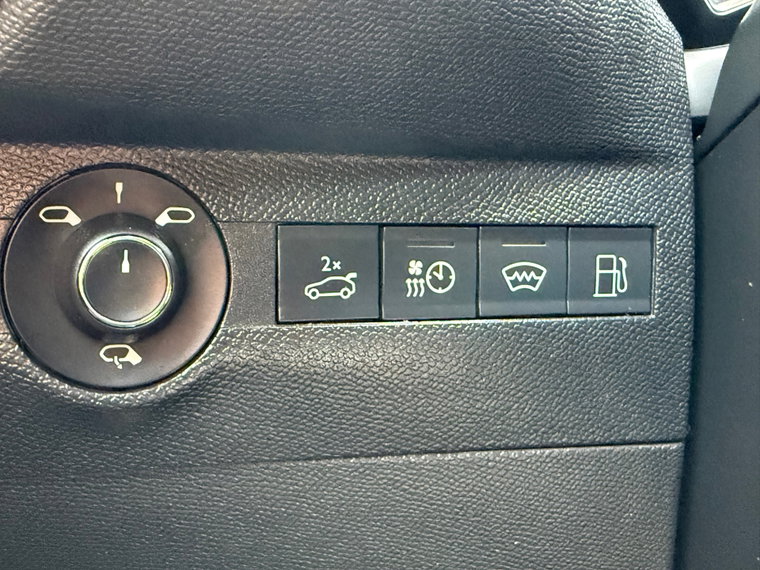 Vehicle Image 26