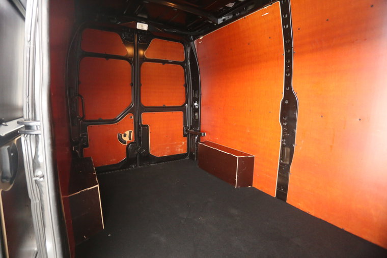 Vehicle Image 25