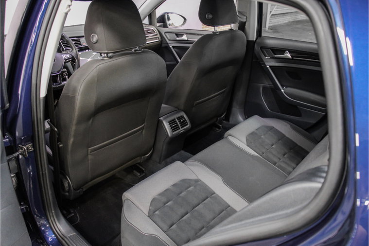 Vehicle Image 37