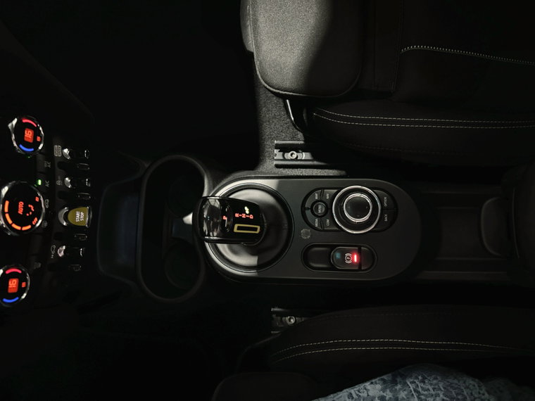 Vehicle Image 23
