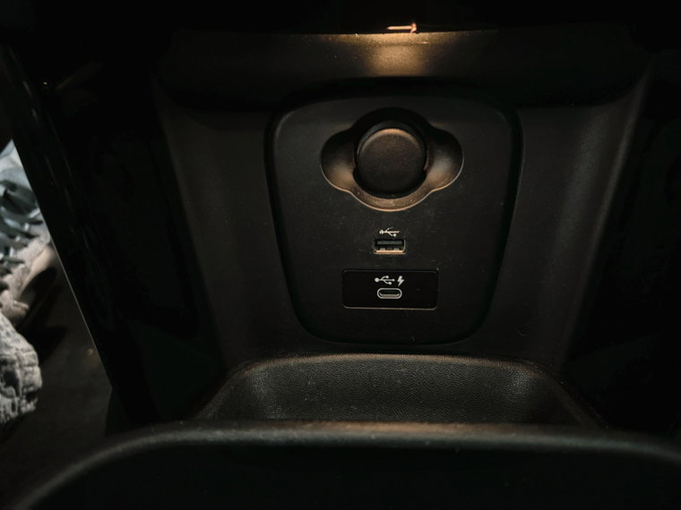 Vehicle Image 27