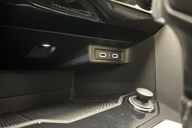 Vehicle Image 38