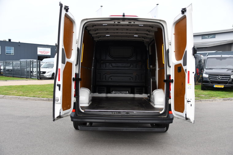 Vehicle Image 35