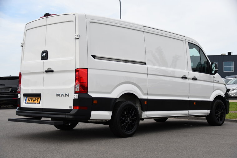 Vehicle Image 6